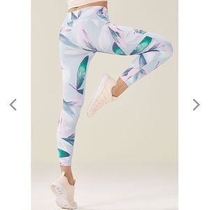 NWT Fabletics Salar Printed Powerform Capri